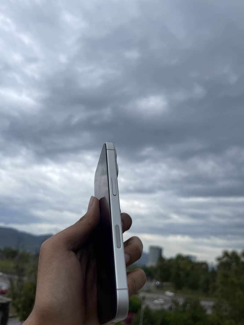 Apple iPhone 17 4
