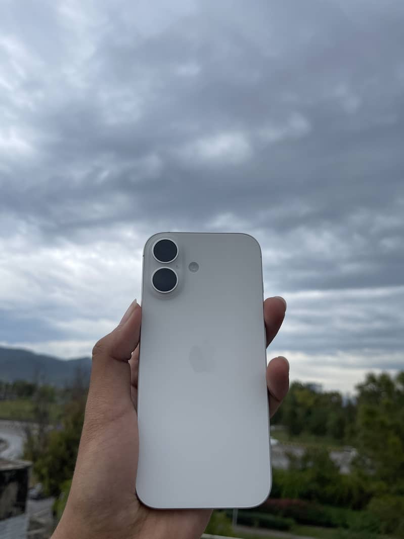 Apple iPhone 17 5