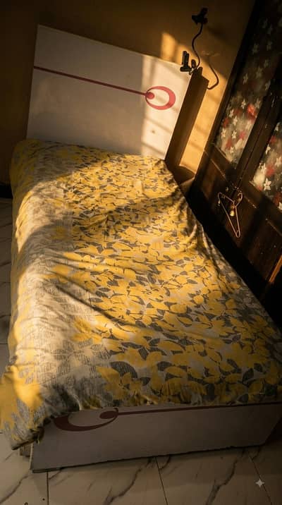 bunk bed with matress wooden short time use hai New condition