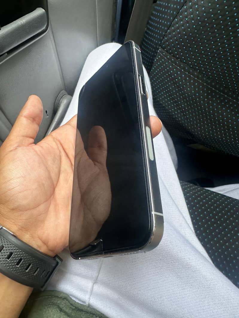 iPhone 14 pro max 2