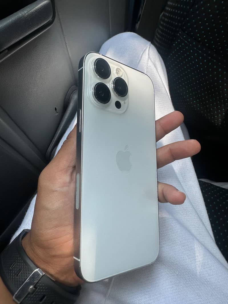 iPhone 14 pro max 4