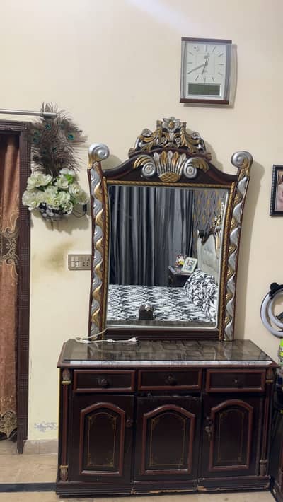 king size bed with 2 side table and dressing table