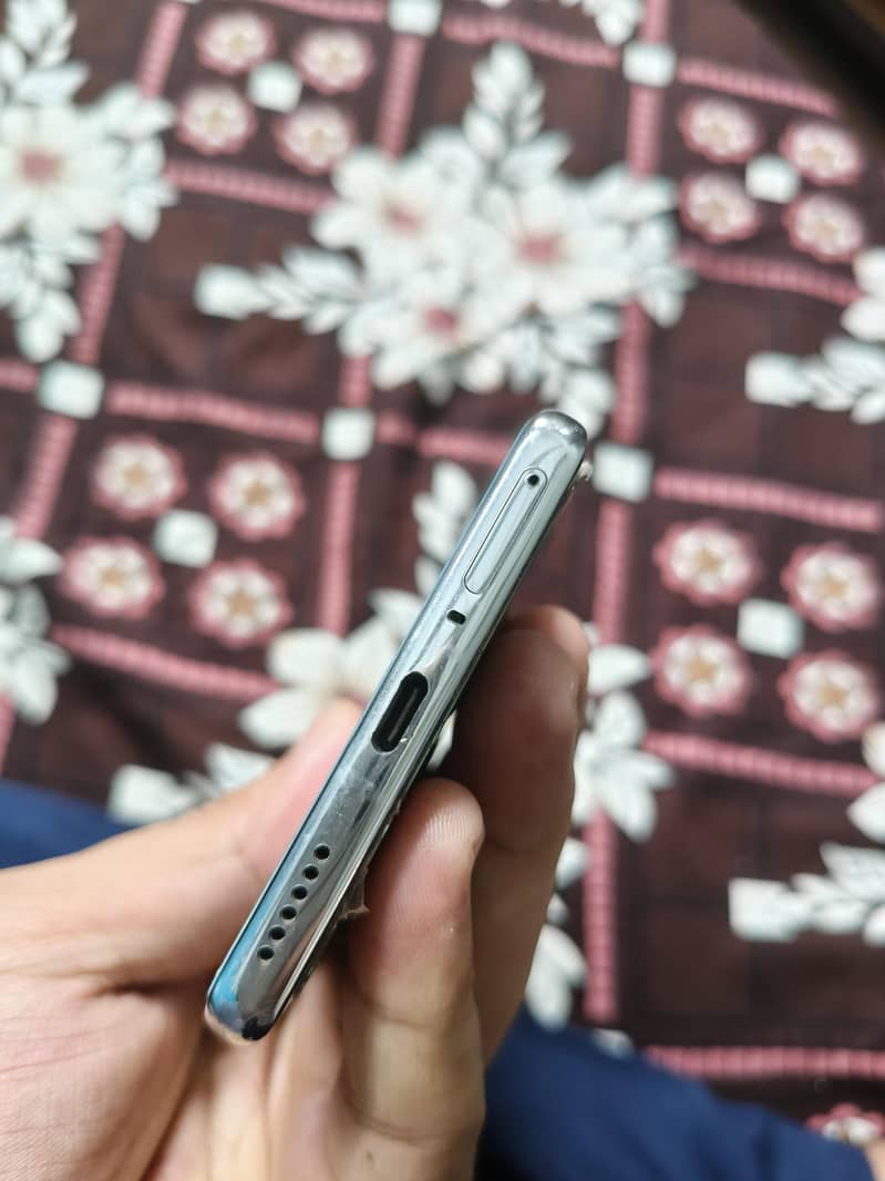 Tecno camon 40 pro 4