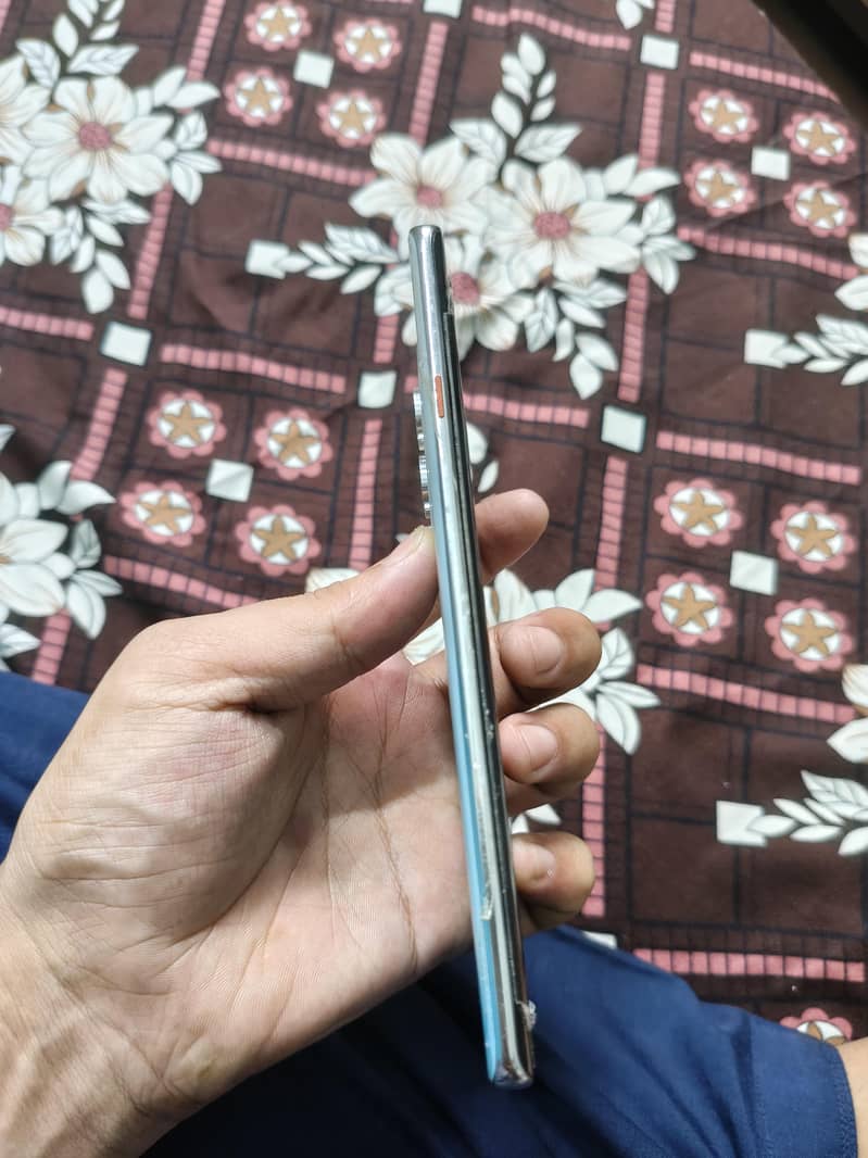 Tecno camon 40 pro 6