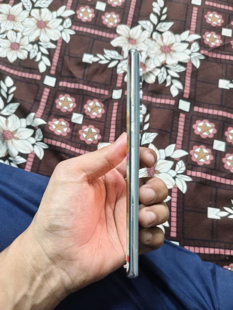 Tecno camon 40 pro 7