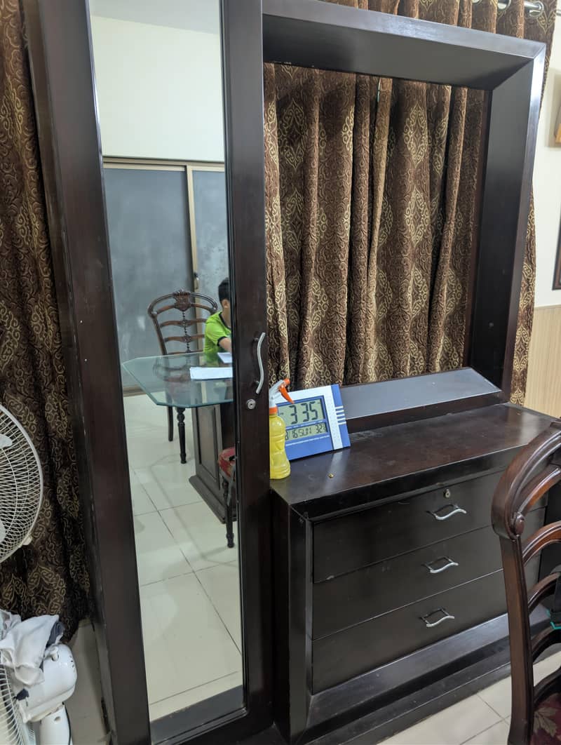 Dressing table with cubboard 2