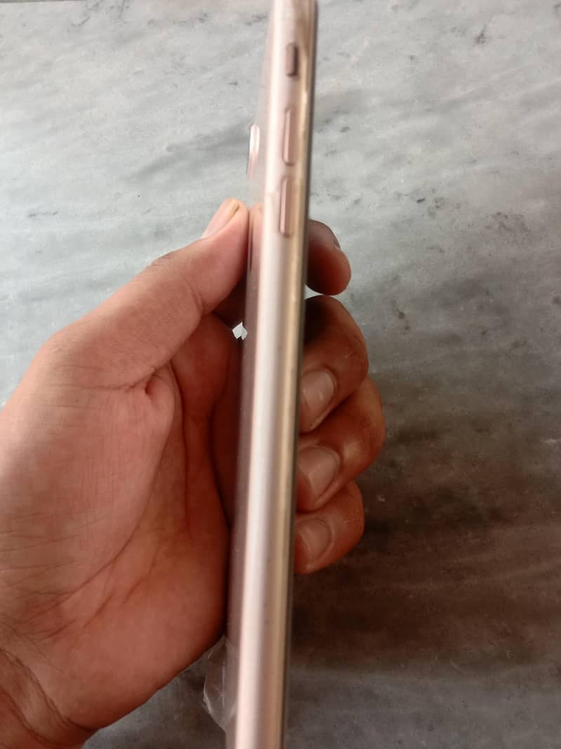 Apple iPhone 7 Plus 3