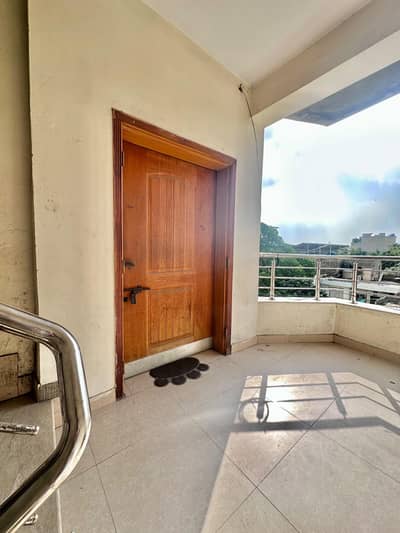 Near Jail Road | 2 bed | 3rd Floor Flat for Rent | Offices/Job Holders