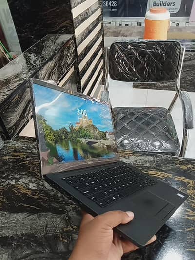 Model l DELL Latitude 7400