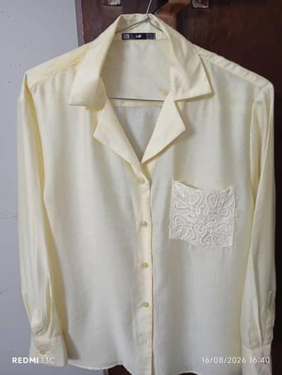 Medium size lemon colour shirt mint condition
