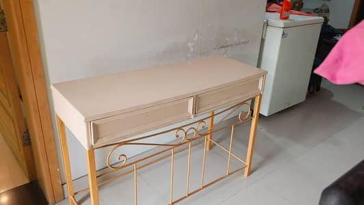 dressing table