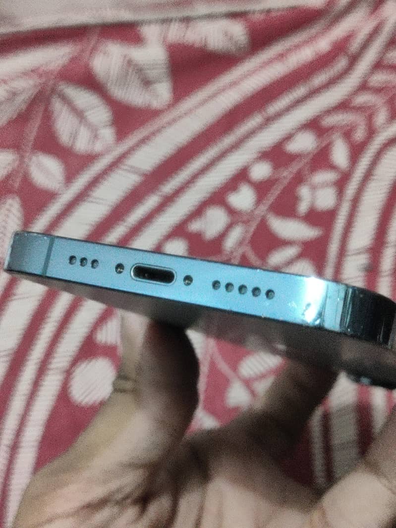 Apple iPhone 13 Pro 2