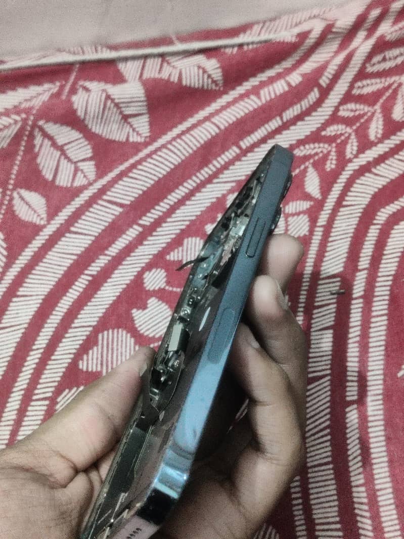 Apple iPhone 13 Pro 4