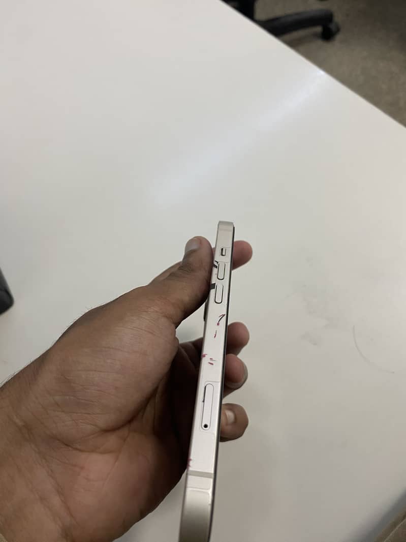 Apple iPhone 13 2