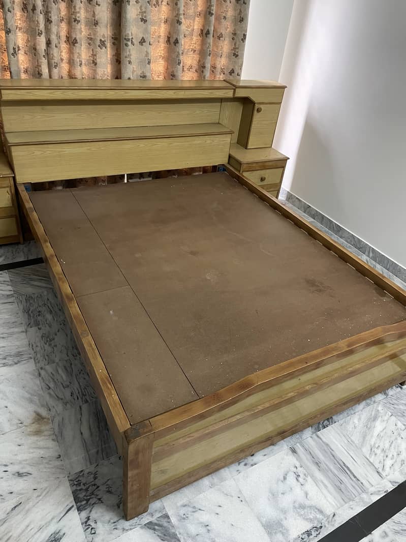 Queen Size Bed 2