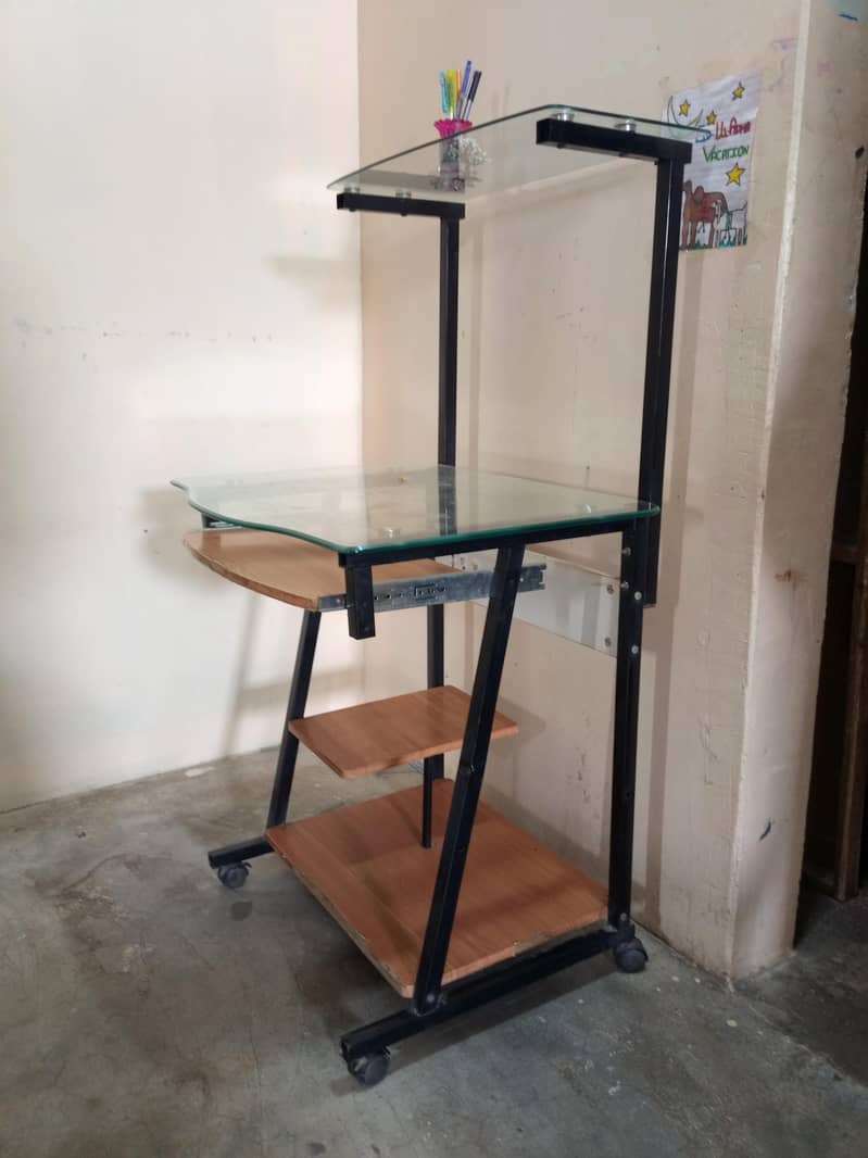 Computer side Table in clean condition 2