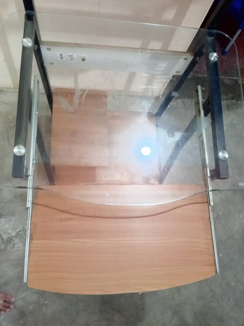 Computer side Table in clean condition 8