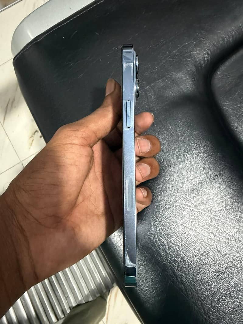 Apple iPhone 13 Pro Max 1