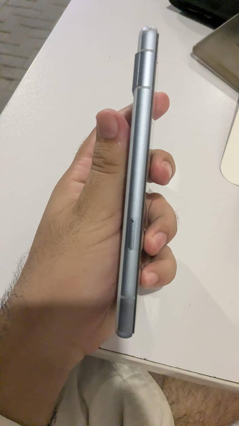 Google pixel 7a 4