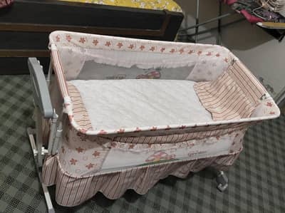 Safe & comfortable baby cradle for sale - lahore
