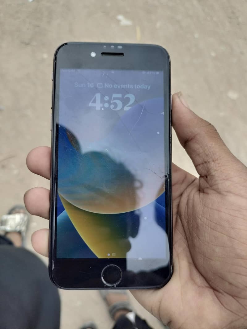 Apple iPhone 8 1