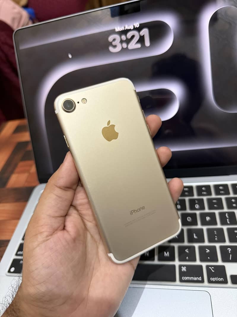 Apple iPhone 7 1