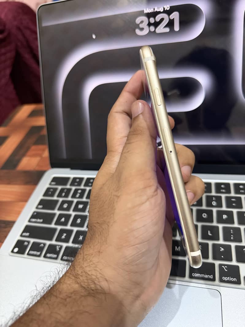 Apple iPhone 7 3