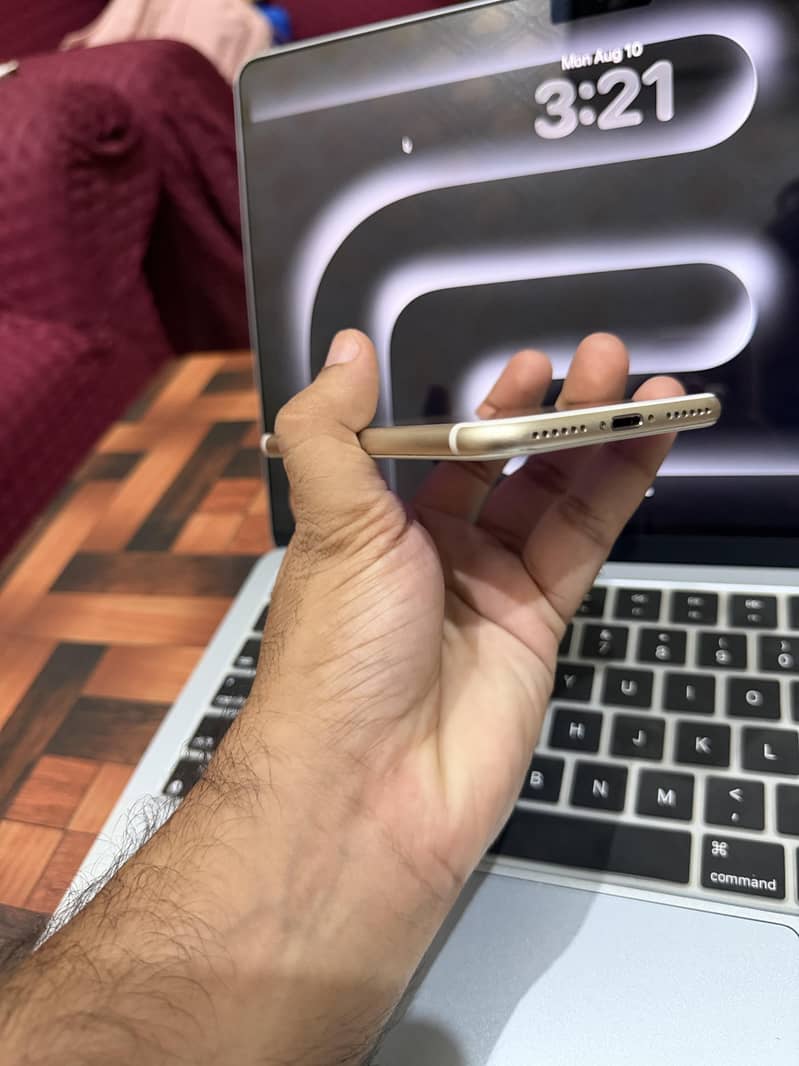Apple iPhone 7 4