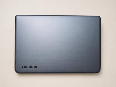 Toshiba Core i7 Laptop | 8GB Ram | SSD + 552GB HDD | Intel HD 4600