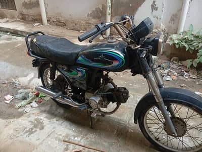 UNIQUE 70CC 2012 GENUINE CONDITION GENUINE ENGINE  MERE NAAM PER  HAI.