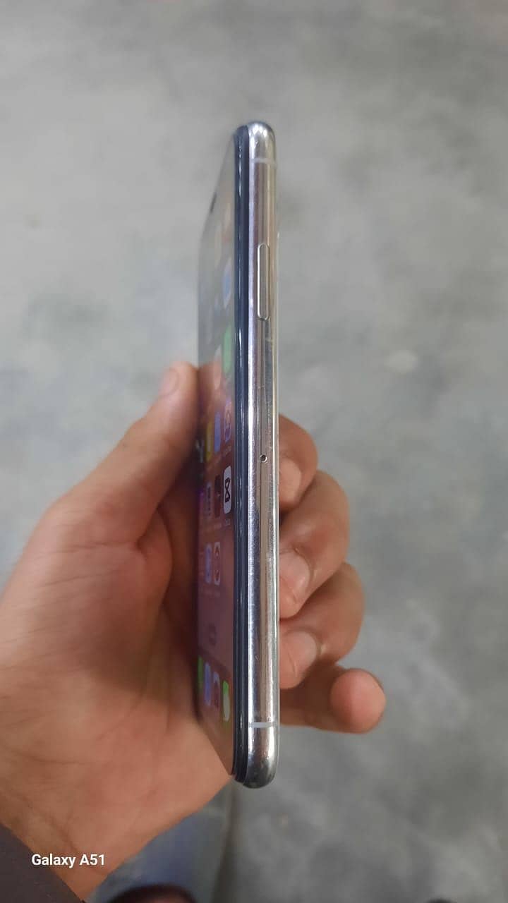 Apple iPhone X 4