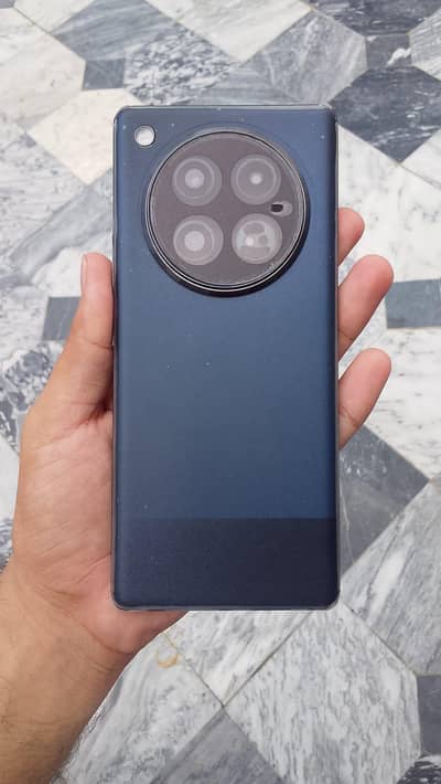 Infinix Zero 40 10/10 condition anda piece ha  back covers 4