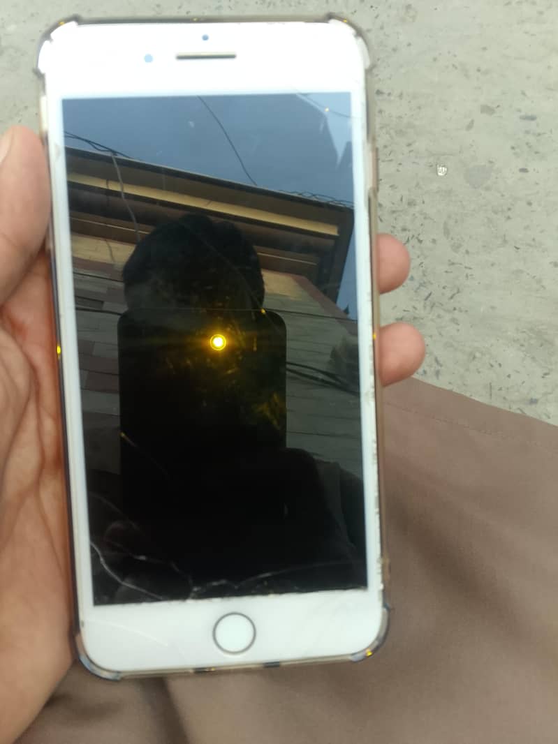 Apple iPhone 8 Plus 3