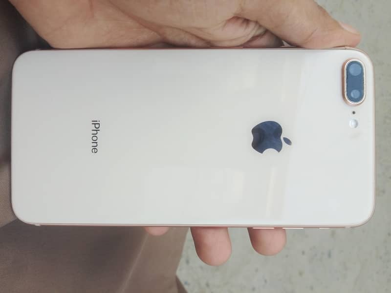 Apple iPhone 8 Plus 4