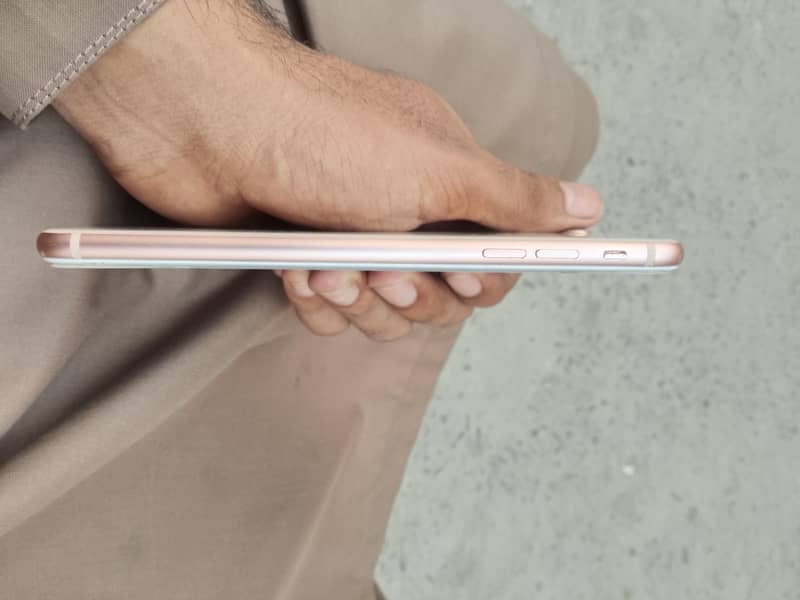 Apple iPhone 8 Plus 5
