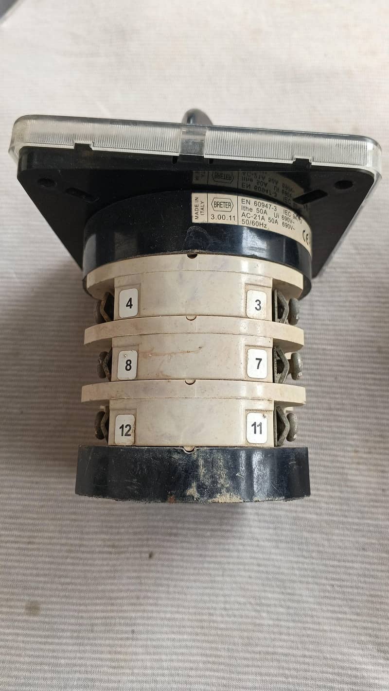 three phase change over switch 3