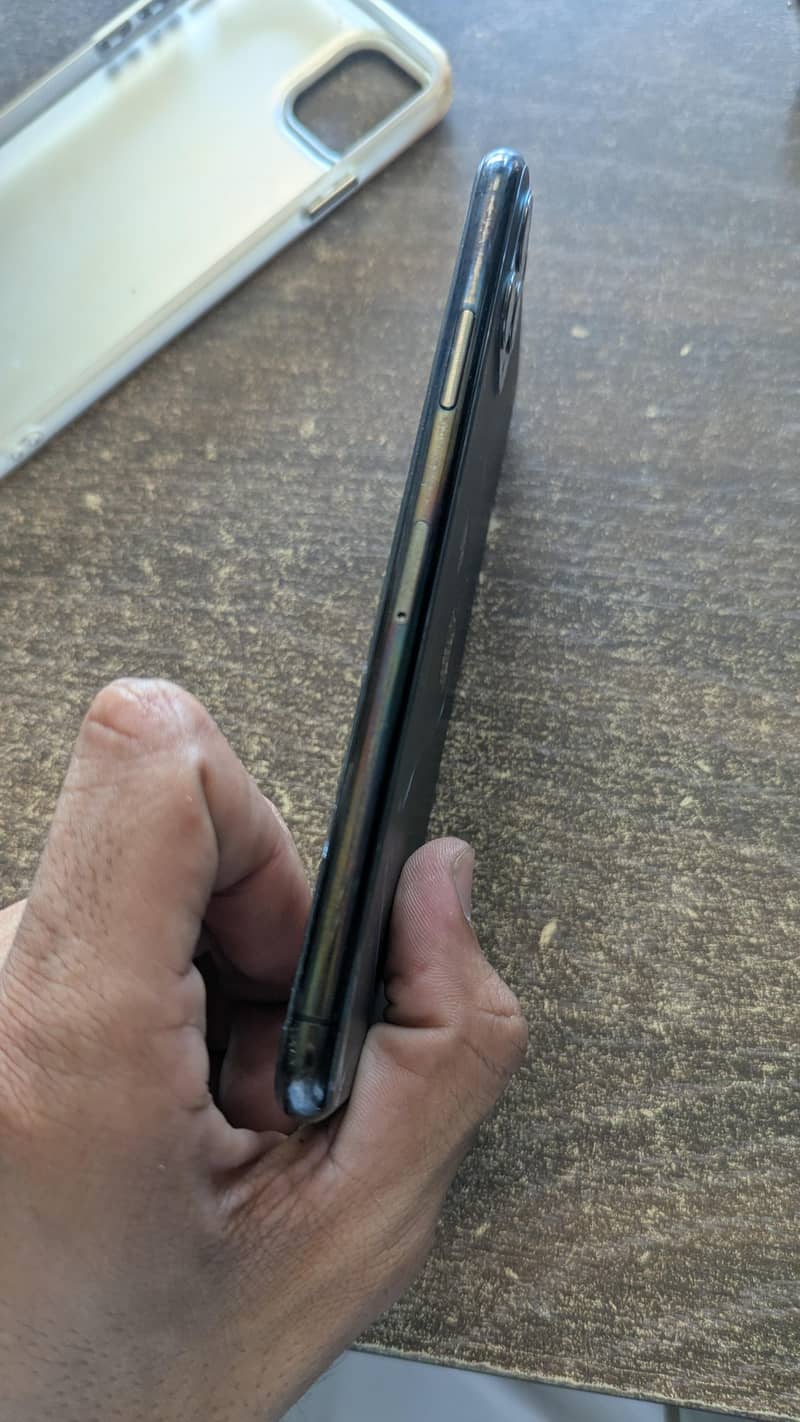 Apple iPhone 11 Pro Max 2