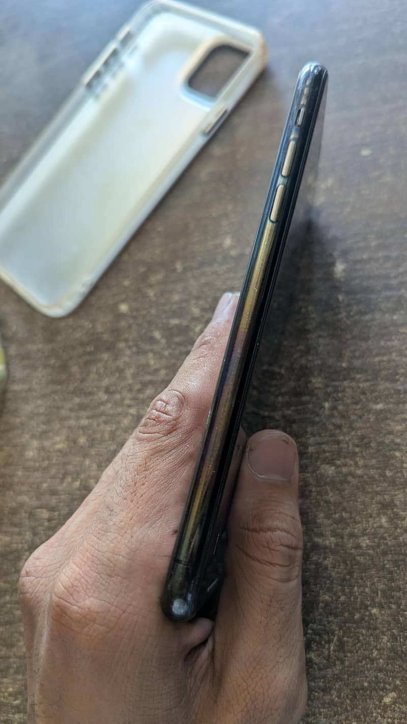 Apple iPhone 11 Pro Max 3