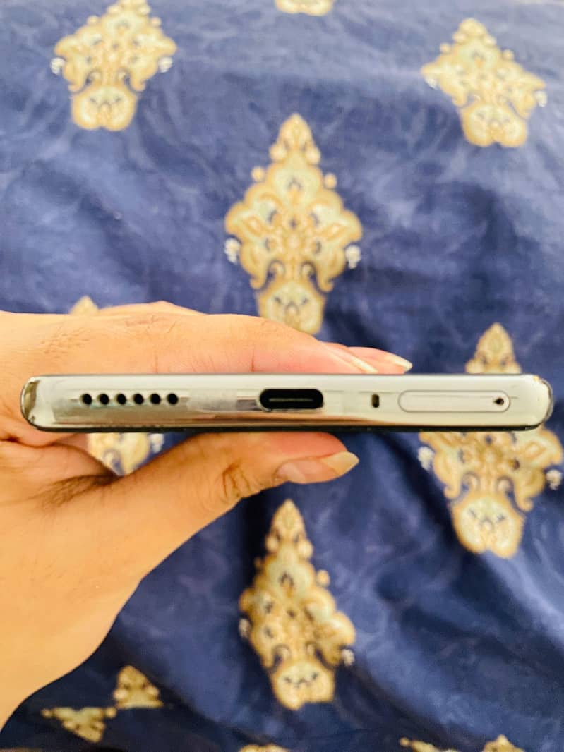 Tecno CAMON 40 Pro 1
