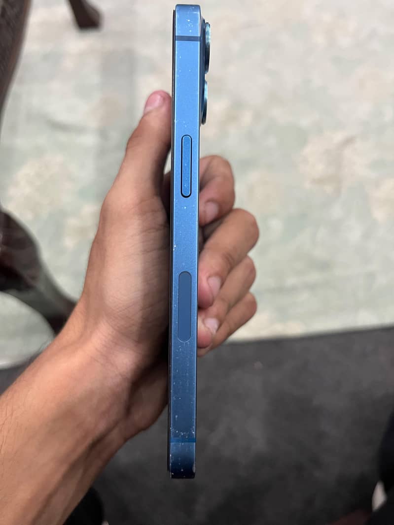 Apple iPhone 13 1
