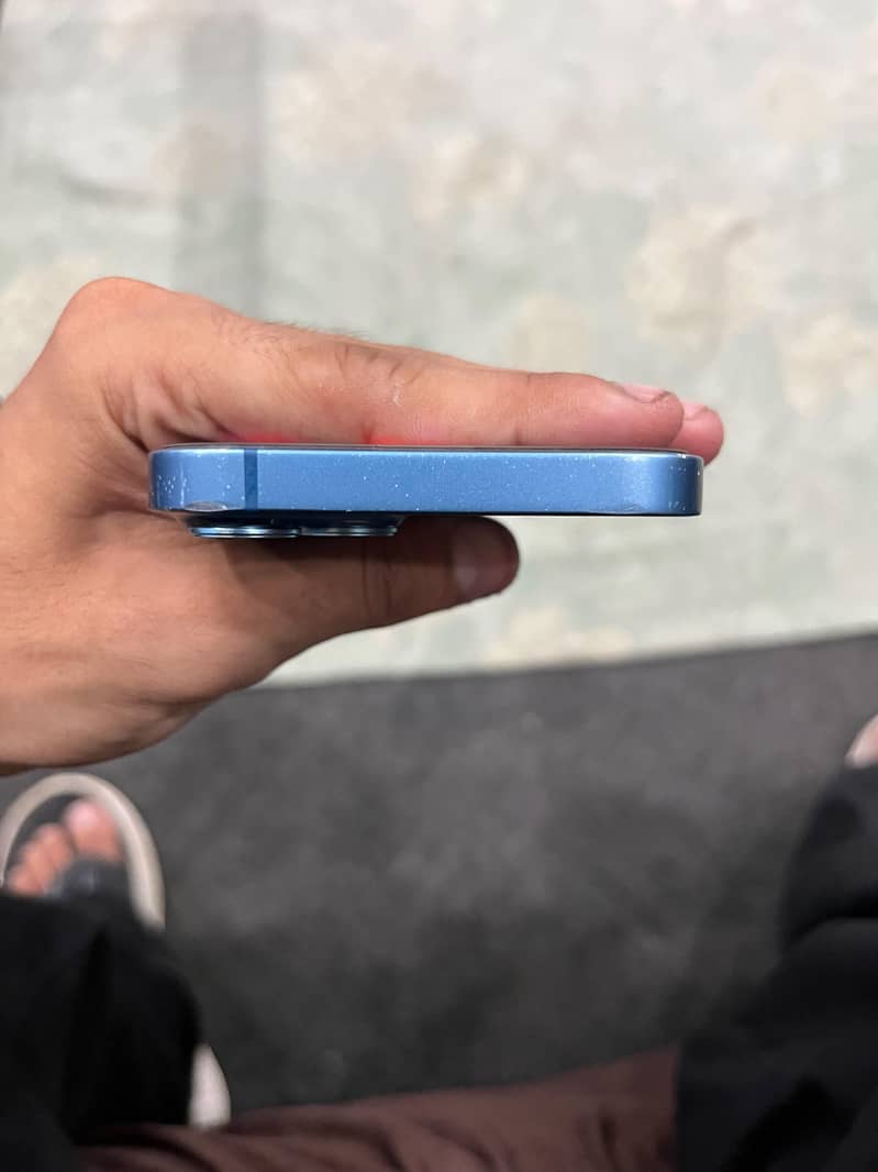 Apple iPhone 13 4