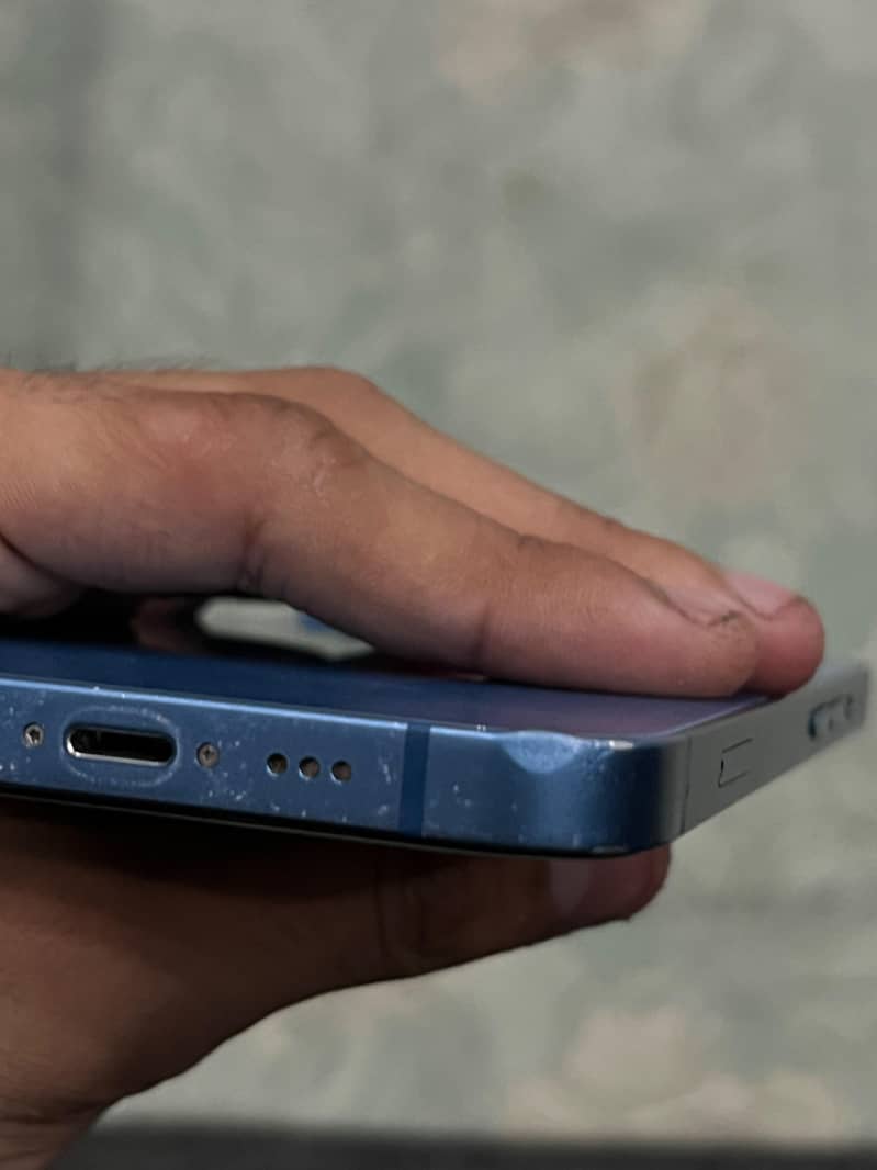 Apple iPhone 13 8