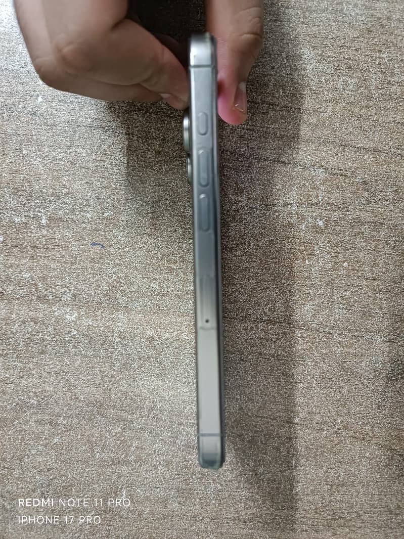 Apple iPhone 16 Pro 3