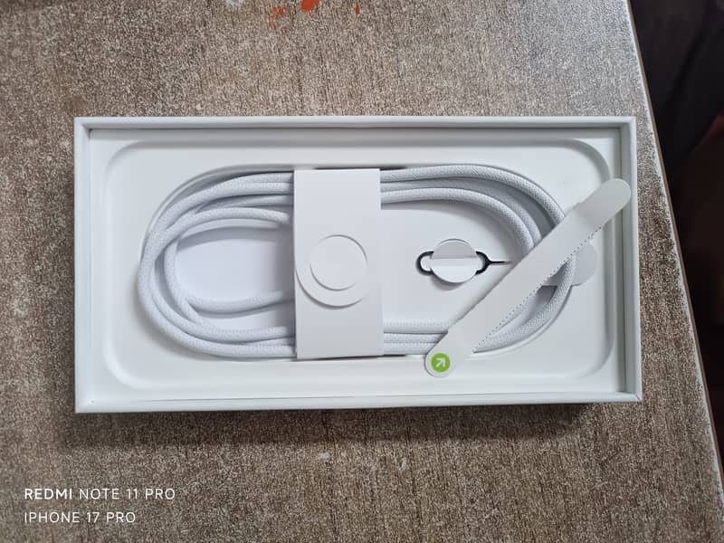 Apple iPhone 16 Pro 8