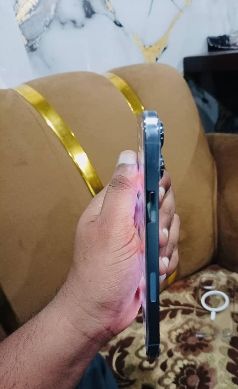 Apple iPhone 13 Pro Max 4