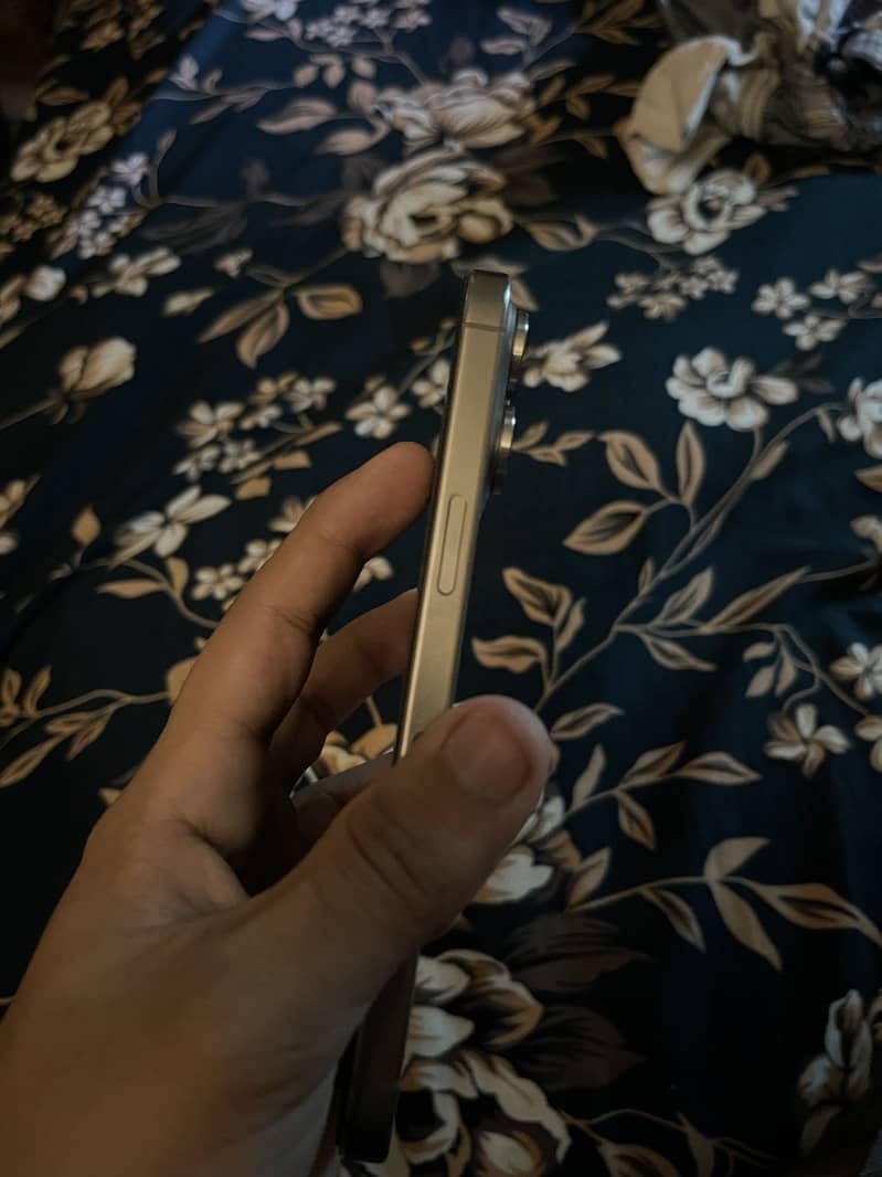 Iphone 15 pro max 6