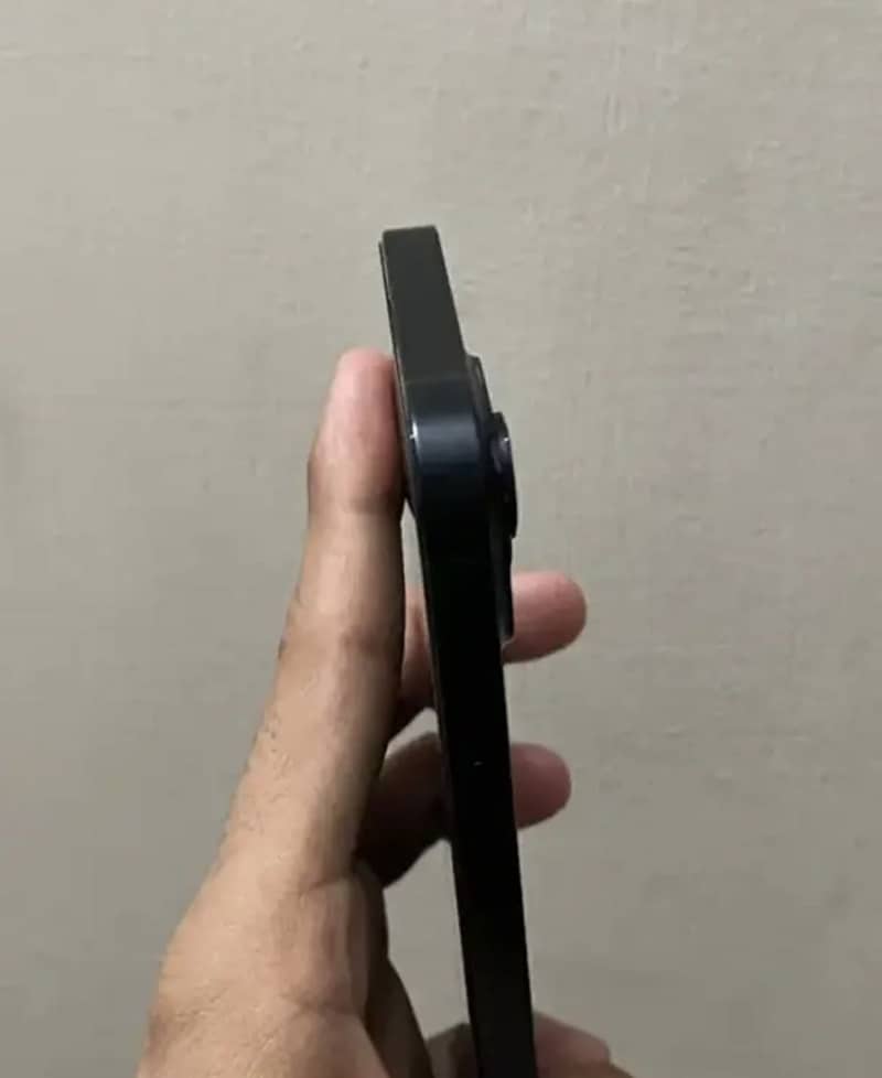 Apple iPhone 14 3