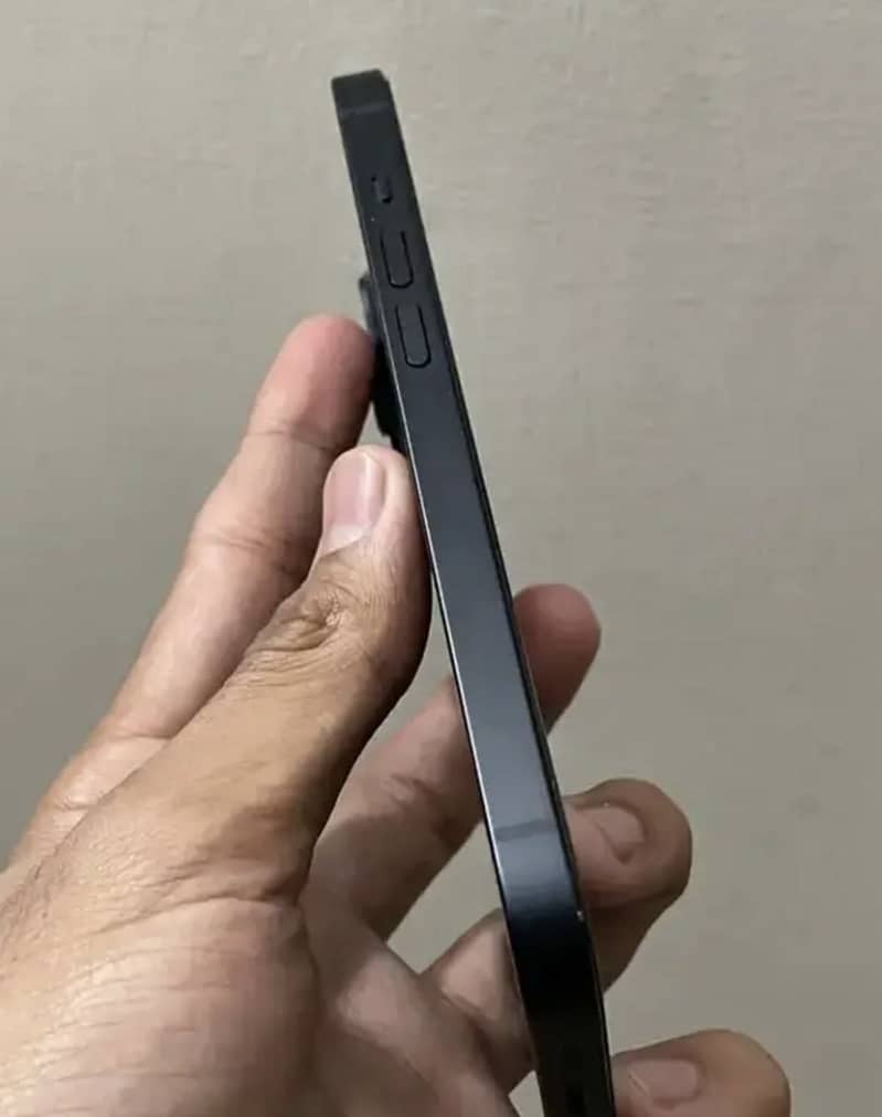 Apple iPhone 14 4