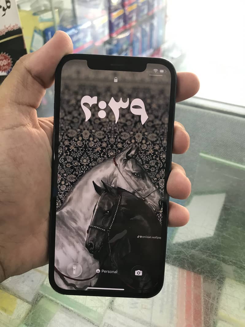 Apple iPhone 12 4