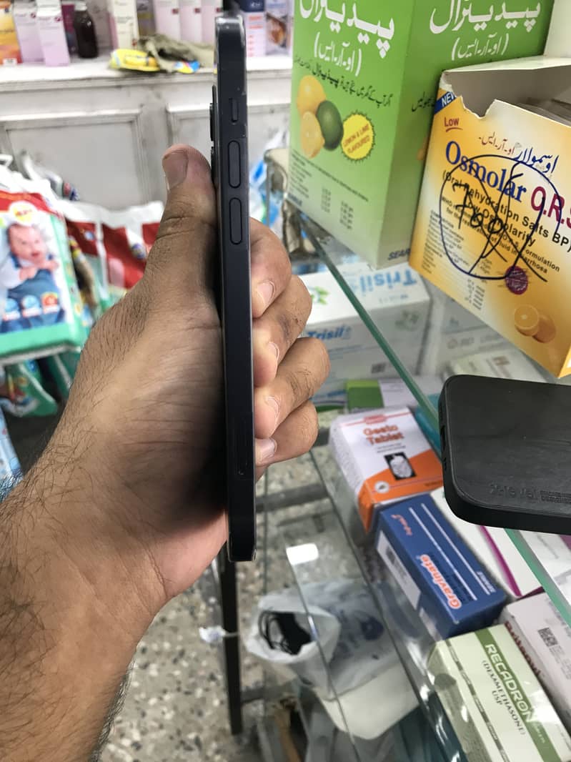 Apple iPhone 12 6